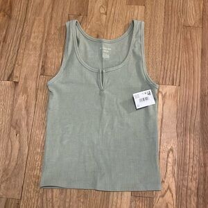 NWT AEO notch front tank